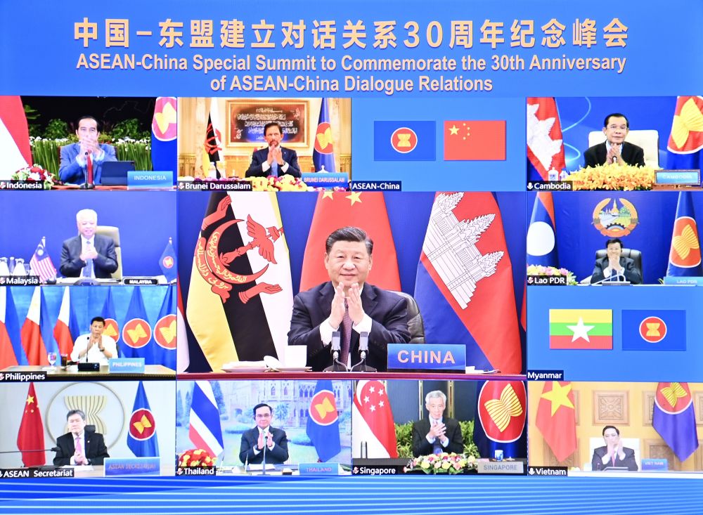 11月22日上午，国家主席习近平在北京以视频方式出席并主持中国—东盟建立对话关系30周年纪念峰会，发表题为《命运与共 共建家园》的重要讲话。中国东盟正式宣布建立中国东盟全面战略伙伴关系。